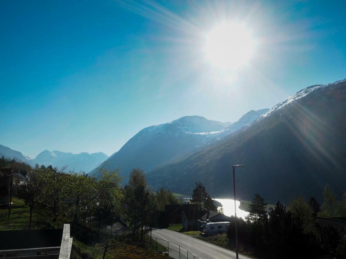 Stryn Stor Og Moderne Leilighet Экстерьер фото